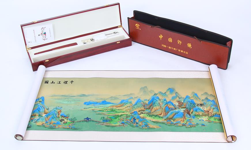开封汴绣作品《千里江山图》 开封汴绣作品《千里江山图》