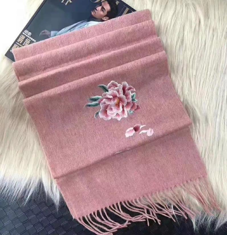 送客户礼品：手工刺绣羊绒围巾