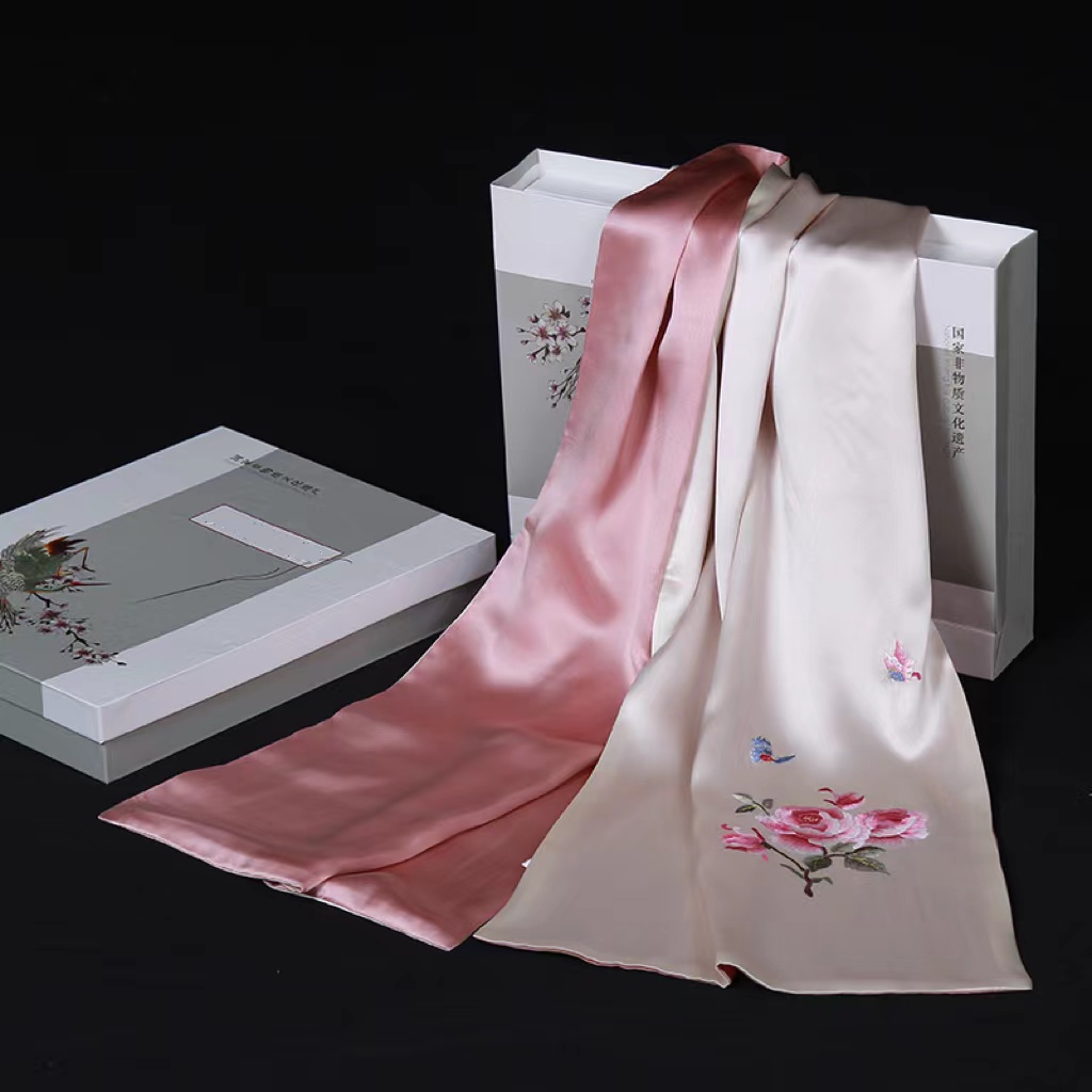 送客户朋友的礼物——手工刺绣真丝丝巾